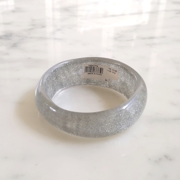 NWT. The Limited 0.75"-1" Uneven Width/Thickness Sparkle Silver Bangle Bracelet. - Picture 2 of 3